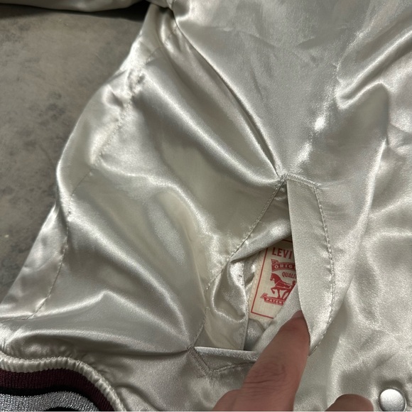 Levi’s Reversible Black Silver Cheetahs Bomber Jacket Medium - Picture 3 of 9